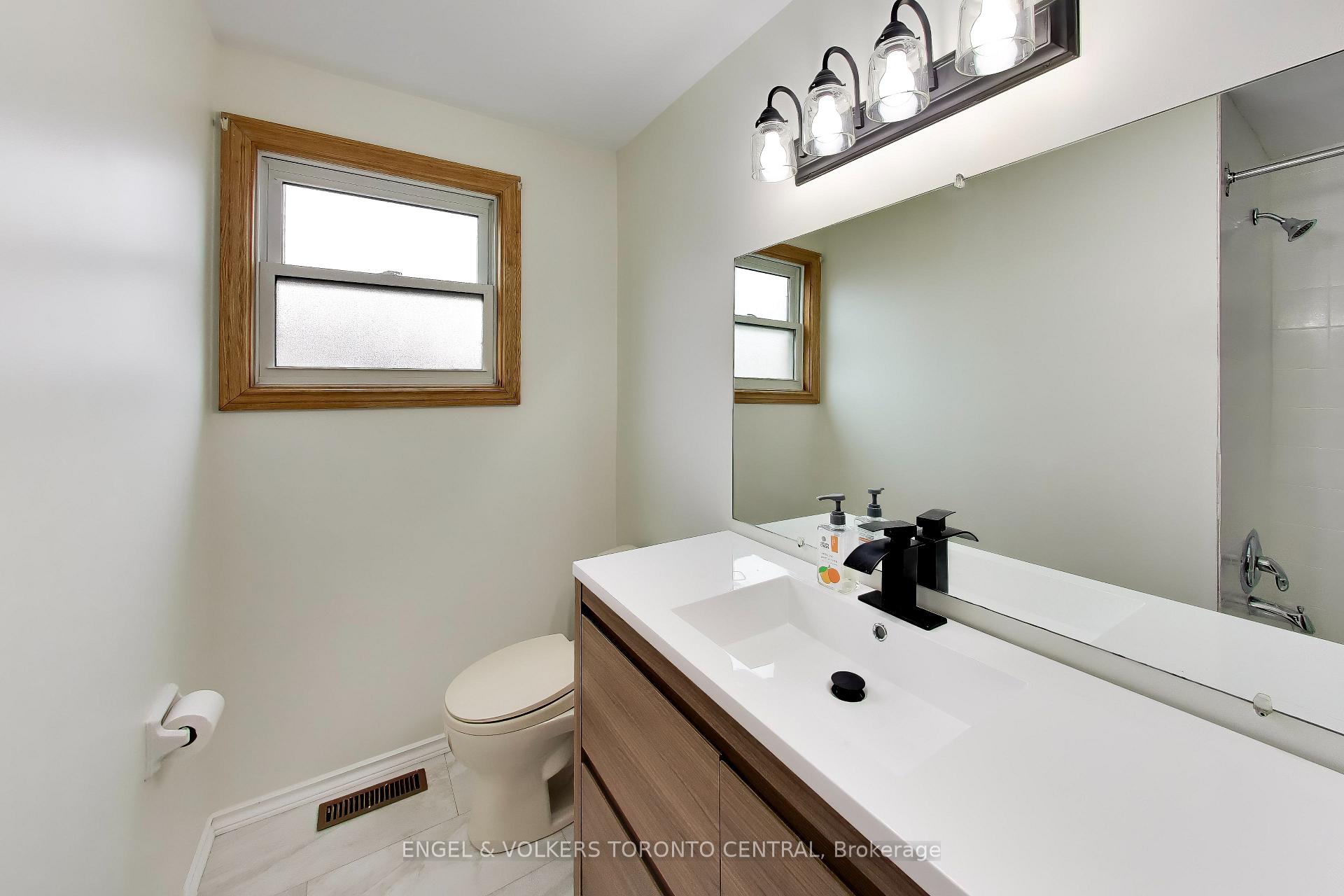 Photo 13 of 68 Hawley Crescent, Whitby, Blue Grass Meadows — HOMEH