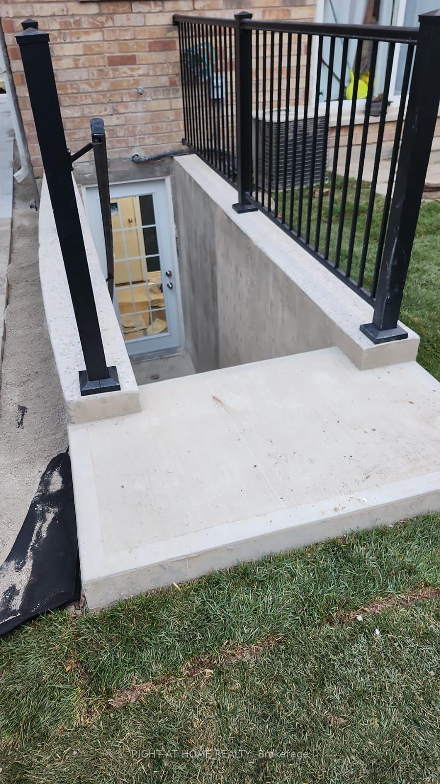 Photo 2 of Unit Basement Unit, 5654 Churchill Meadows Boulevard, Mississauga, Churchill Meadows — HOMEH