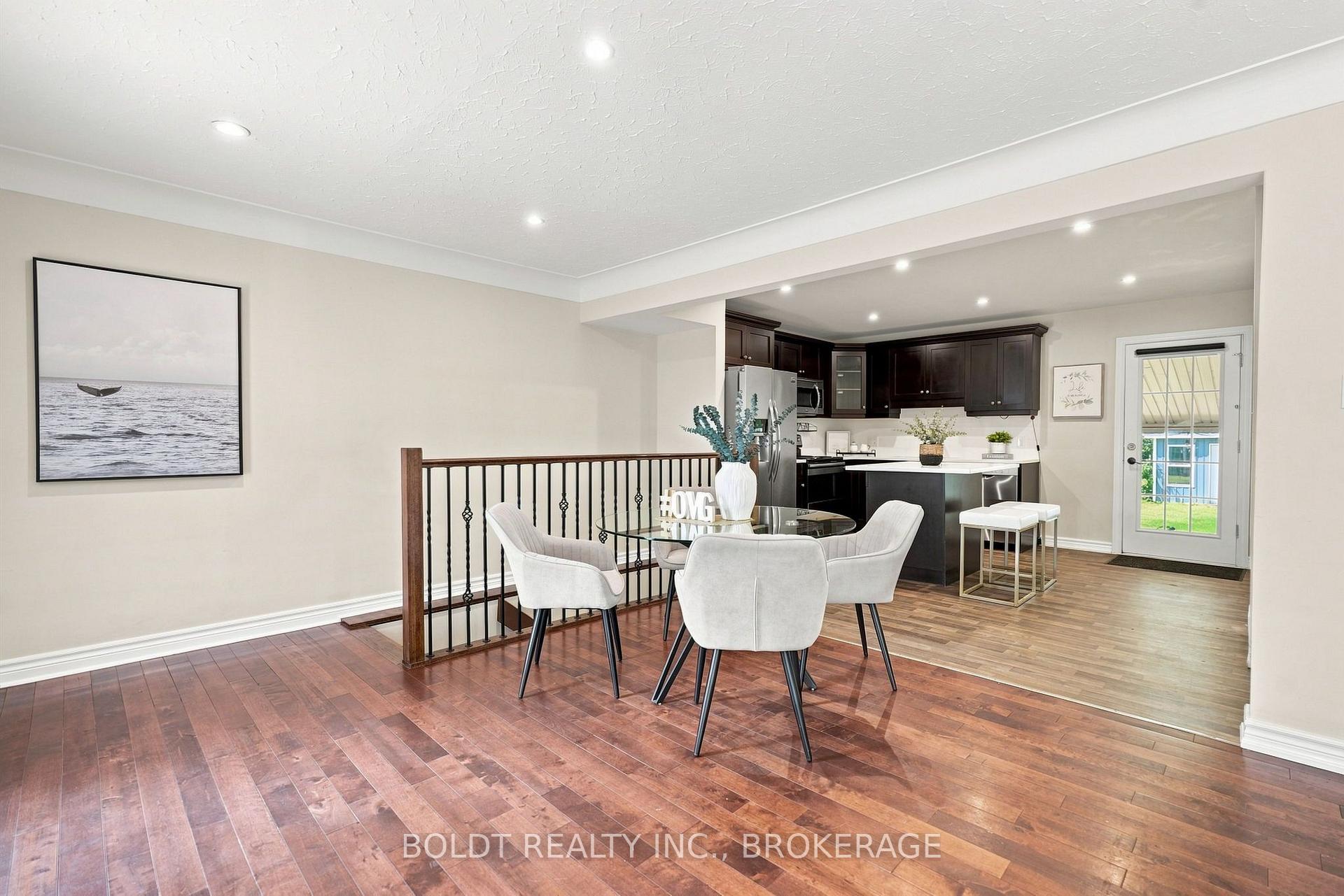 Photo 8 of 23 Woodelm Drive, St. Catharines, Carlton/Bunting — HOMEH