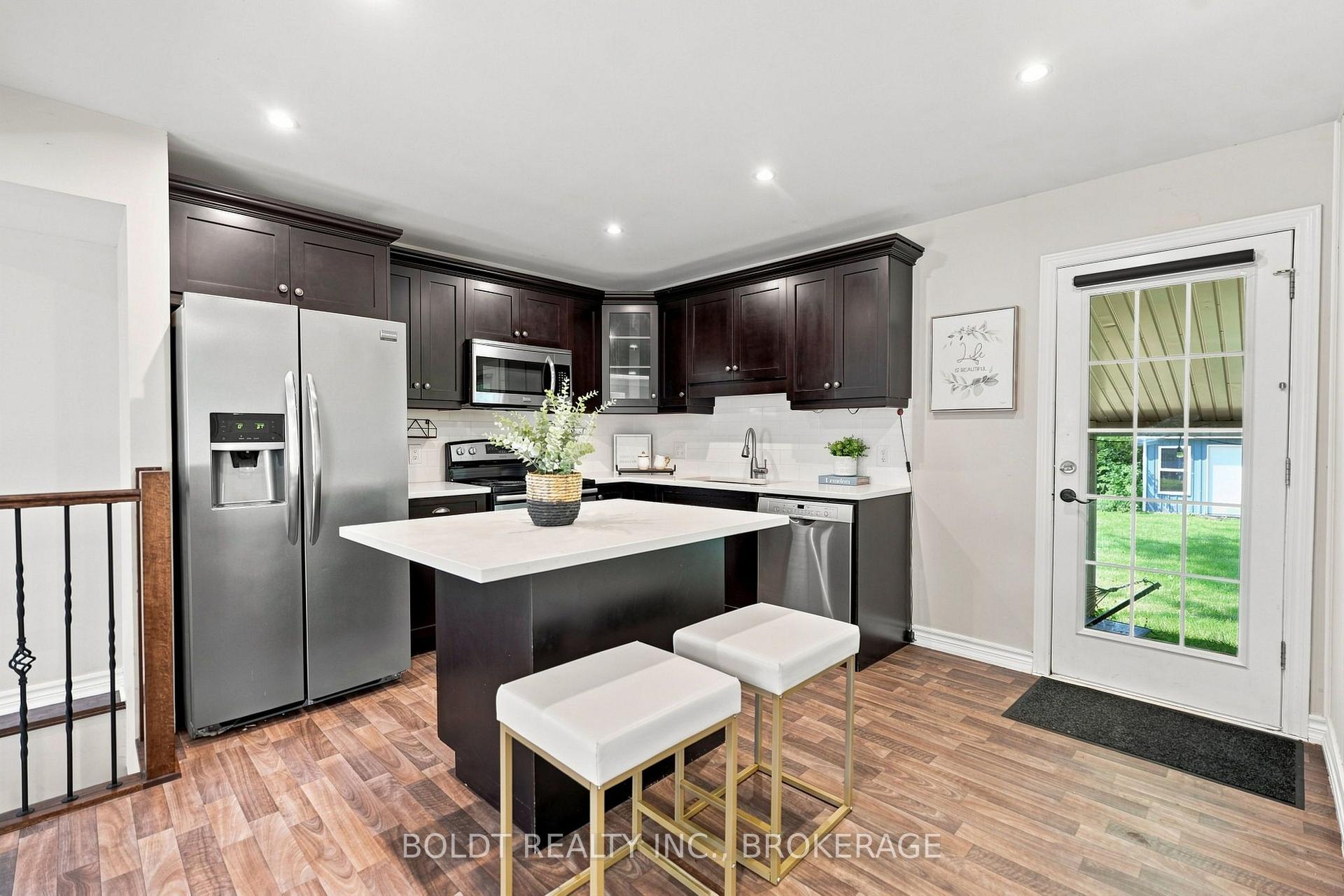 Photo 10 of 23 Woodelm Drive, St. Catharines, Carlton/Bunting — HOMEH