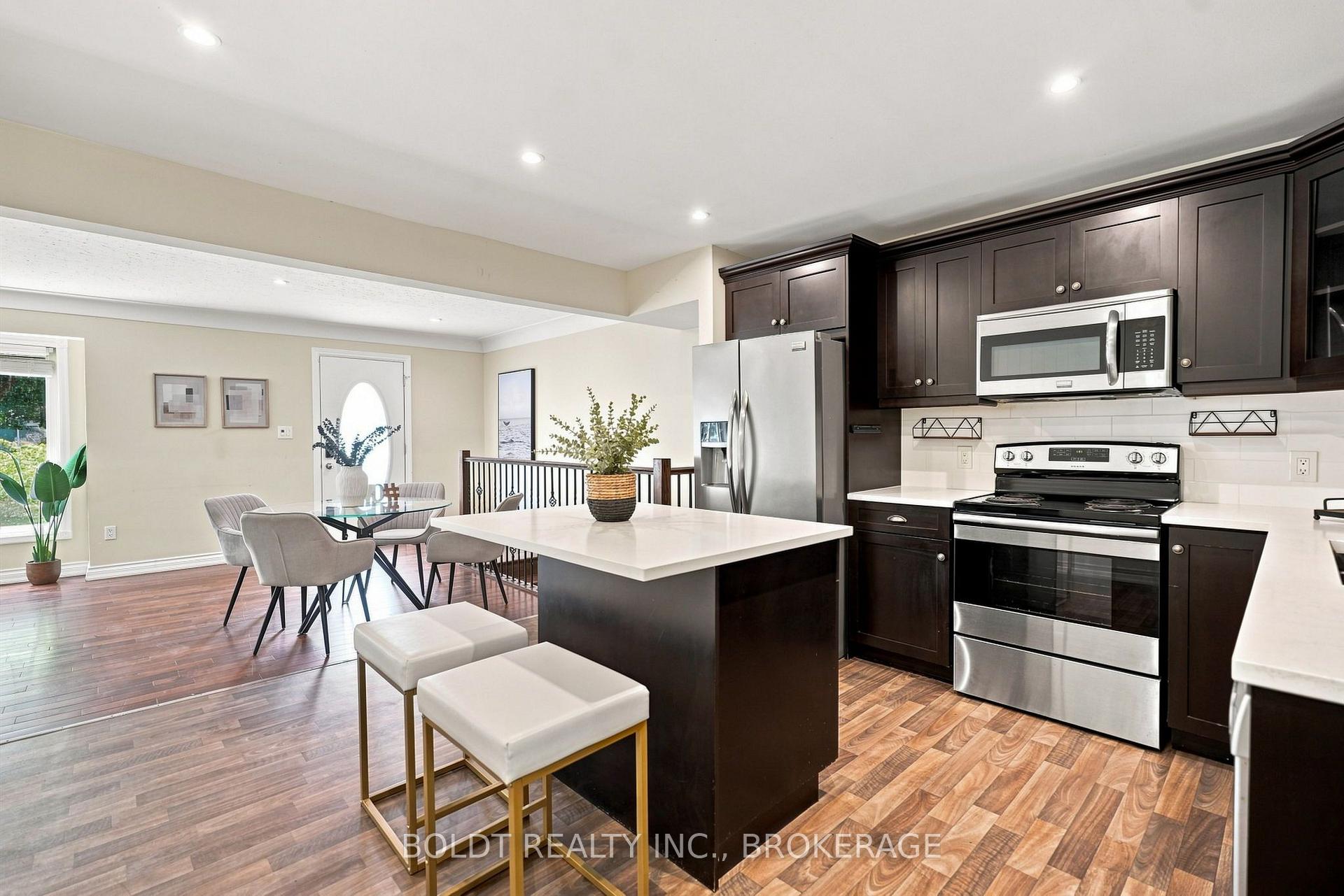 Photo 12 of 23 Woodelm Drive, St. Catharines, Carlton/Bunting — HOMEH