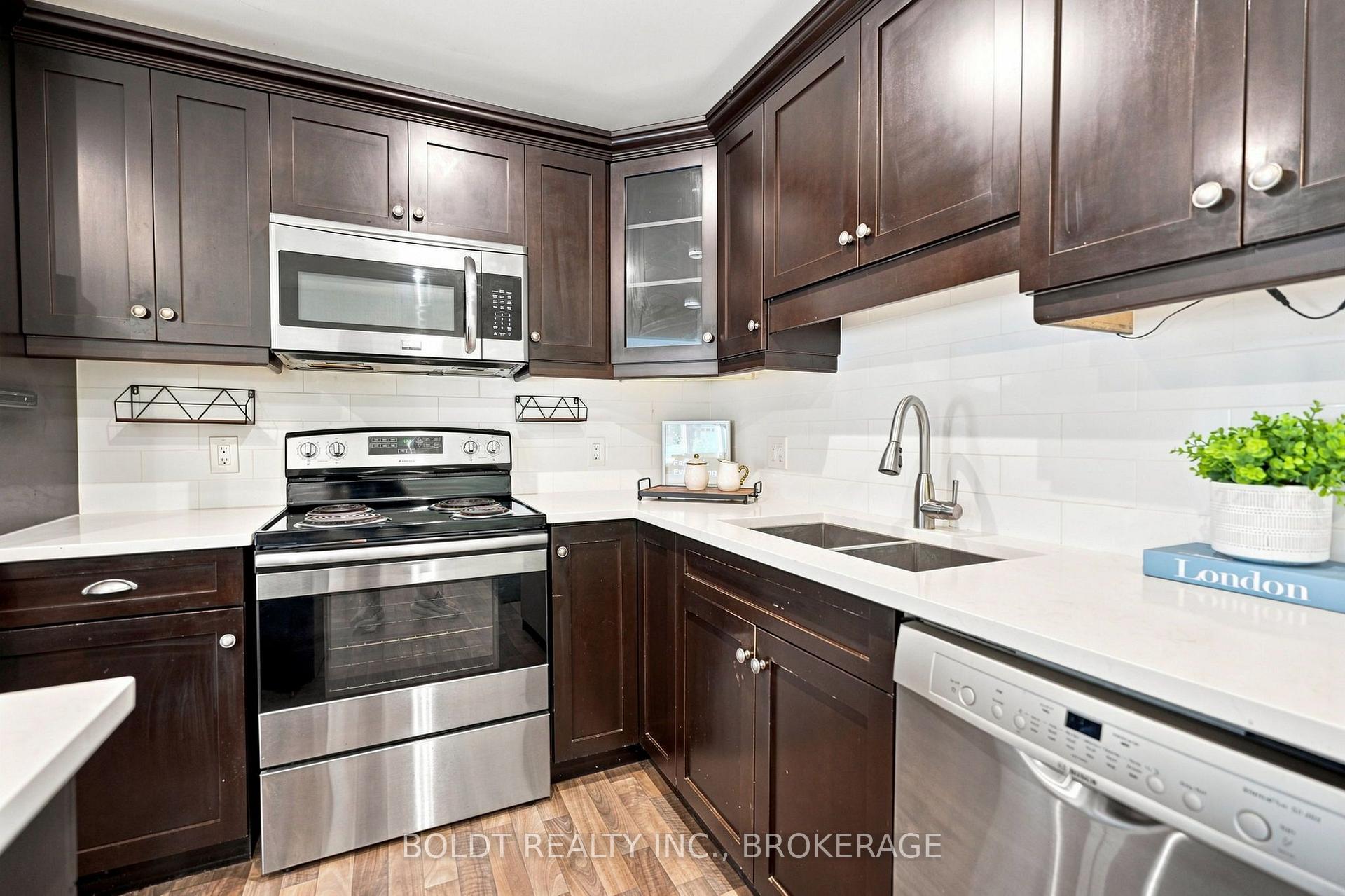 Photo 13 of 23 Woodelm Drive, St. Catharines, Carlton/Bunting — HOMEH