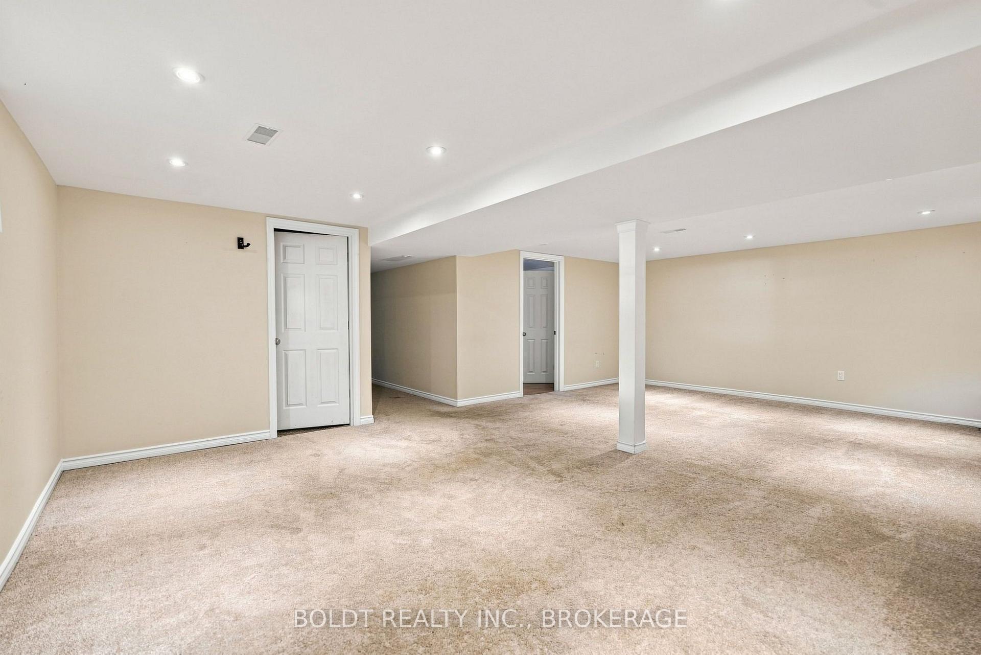 Photo 19 of 23 Woodelm Drive, St. Catharines, Carlton/Bunting — HOMEH