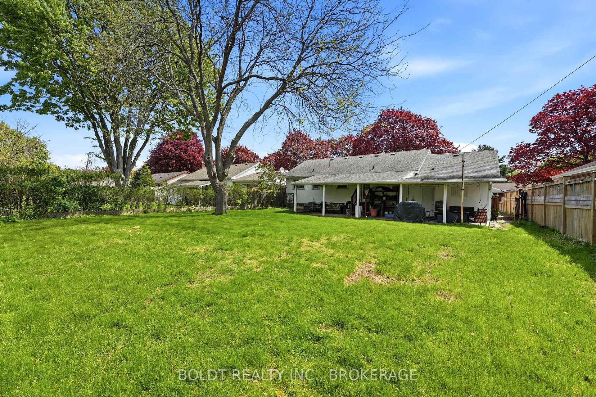 Photo 25 of 23 Woodelm Drive, St. Catharines, Carlton/Bunting — HOMEH