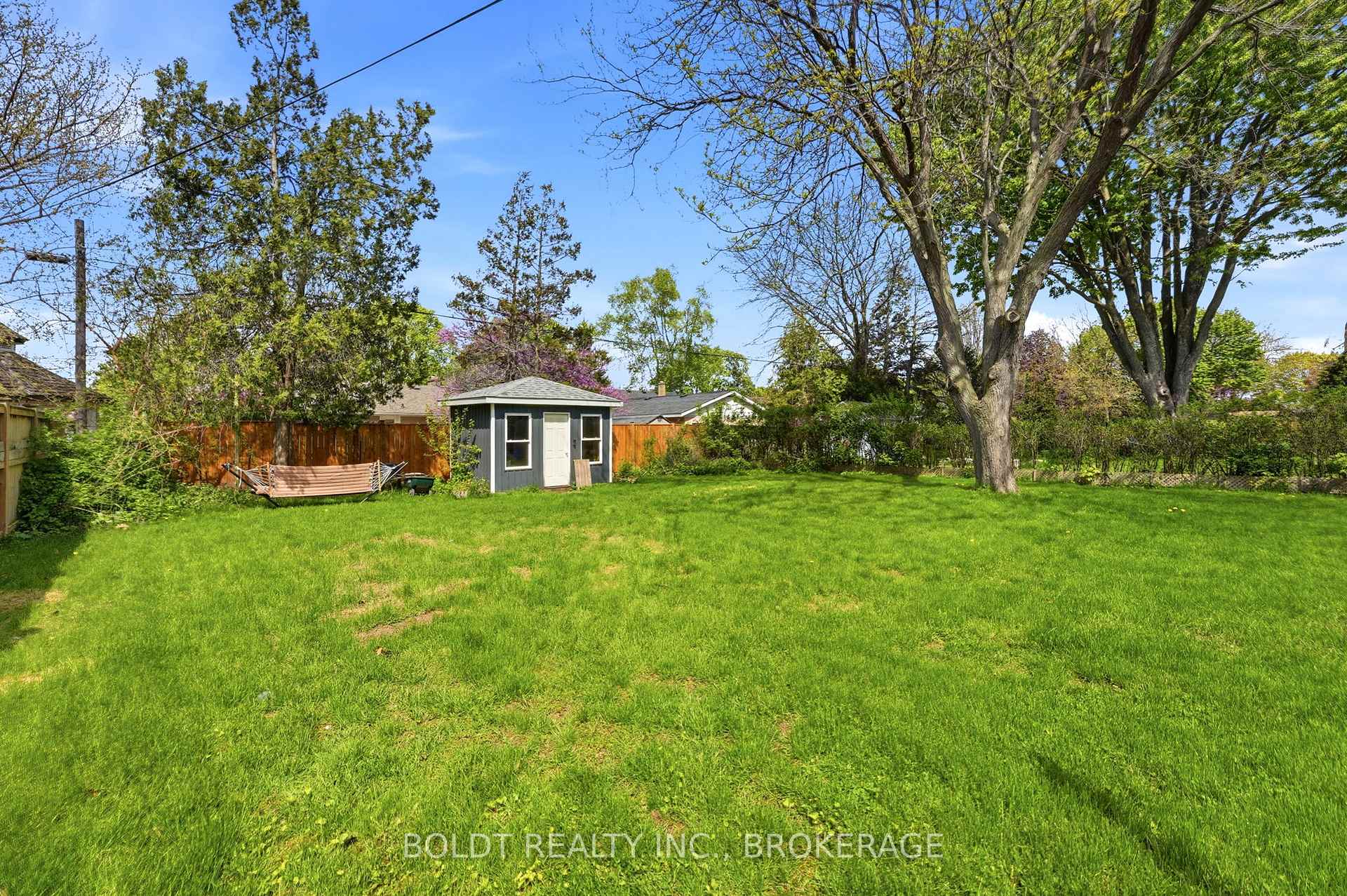 Photo 26 of 23 Woodelm Drive, St. Catharines, Carlton/Bunting — HOMEH