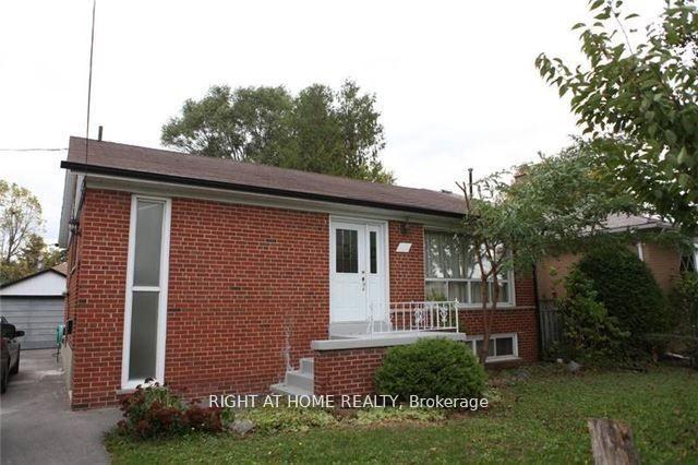 Front of Unit Main Floor, 413 Fernleigh Circle S