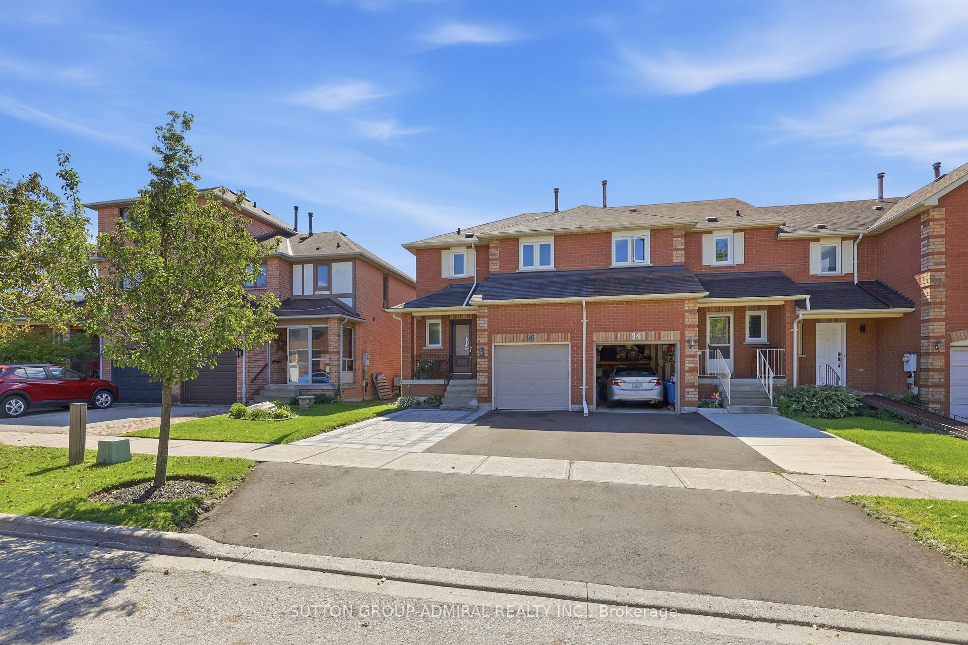 Photo 1 of 96 Islay Crescent, Vaughan, Maple — HOMEH