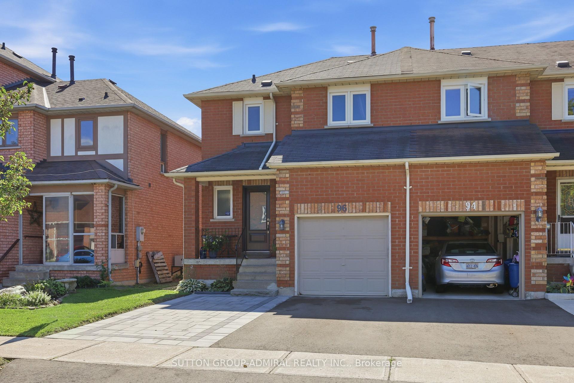 Photo 2 of 96 Islay Crescent, Vaughan, Maple — HOMEH