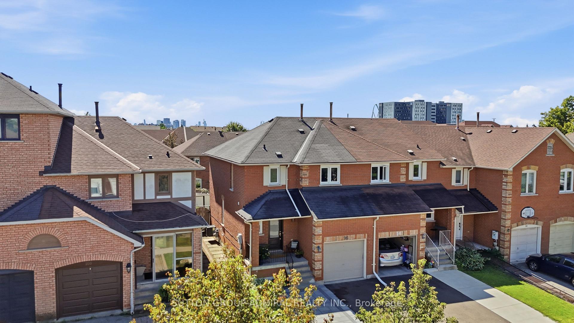 Photo 4 of 96 Islay Crescent, Vaughan, Maple — HOMEH