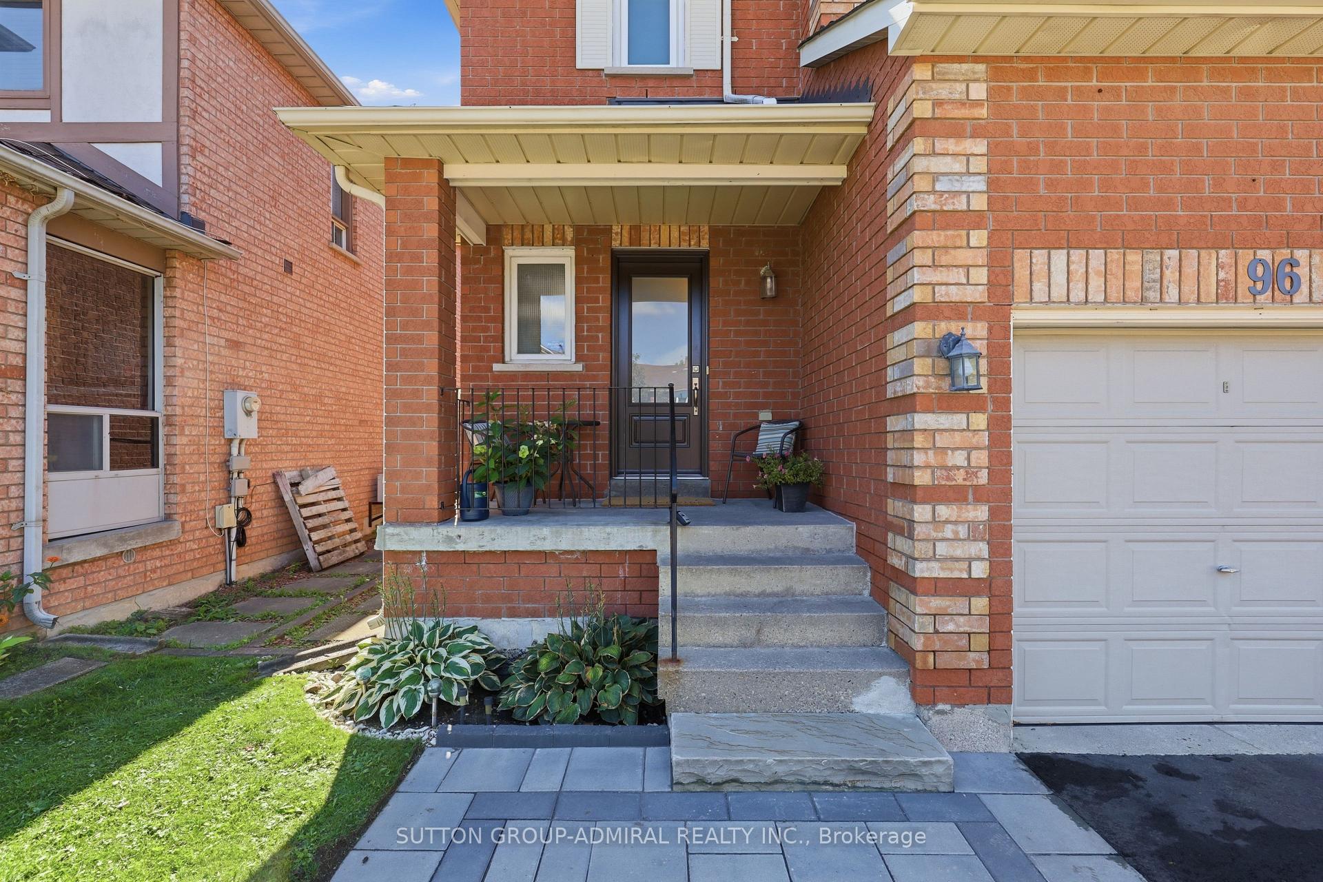 Photo 5 of 96 Islay Crescent, Vaughan, Maple — HOMEH