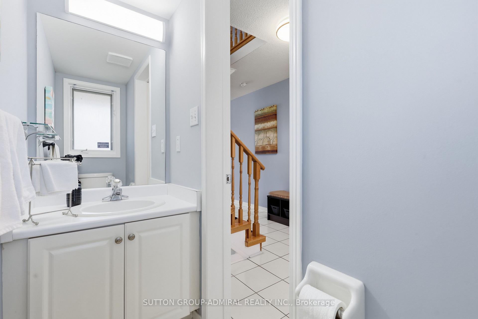 Photo 7 of 96 Islay Crescent, Vaughan, Maple — HOMEH