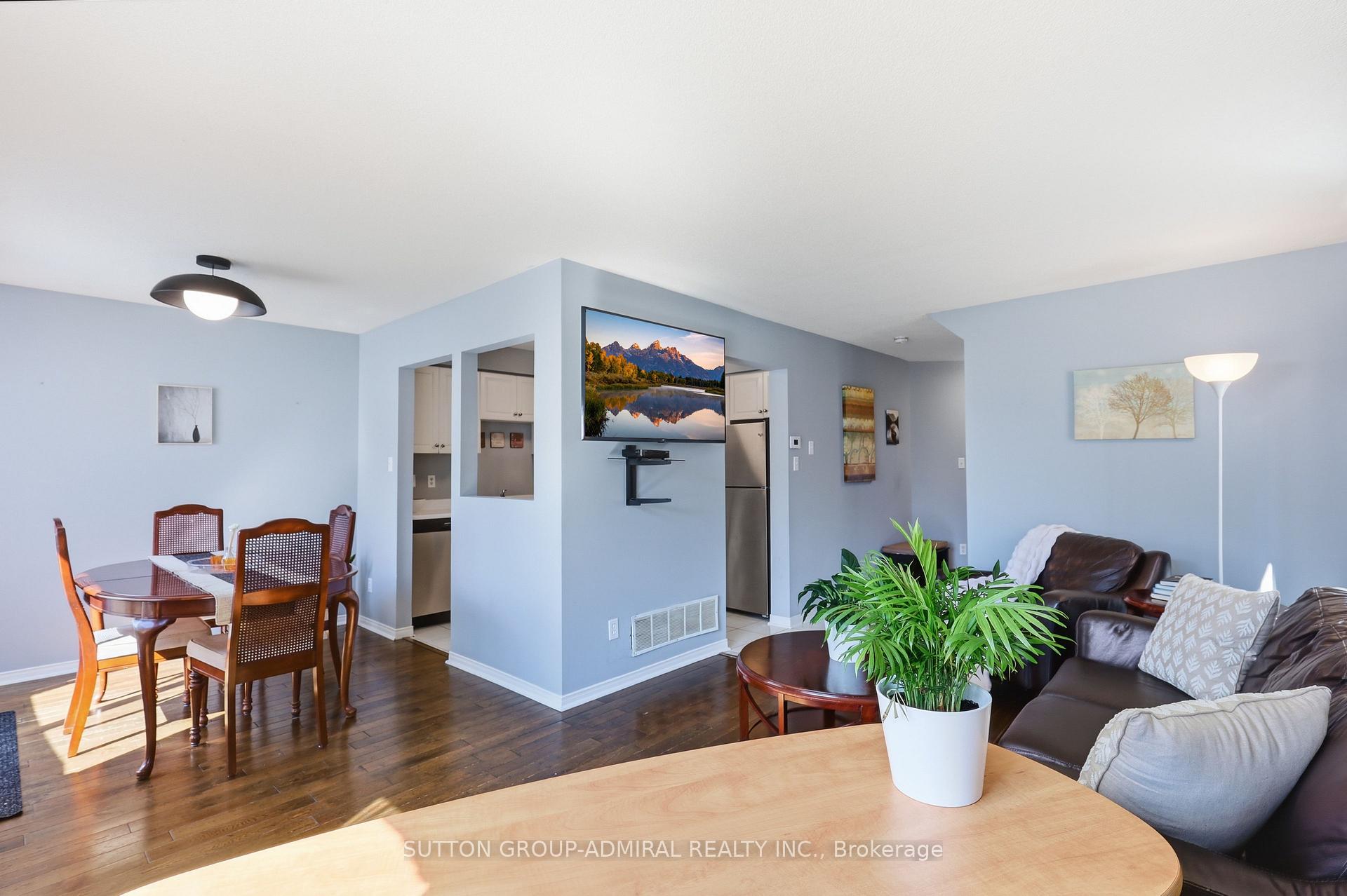 Photo 9 of 96 Islay Crescent, Vaughan, Maple — HOMEH