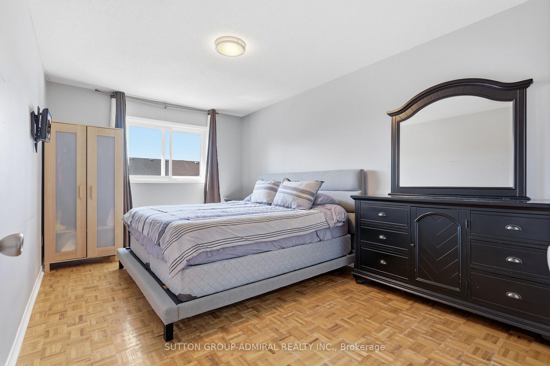 Photo 18 of 96 Islay Crescent, Vaughan, Maple — HOMEH