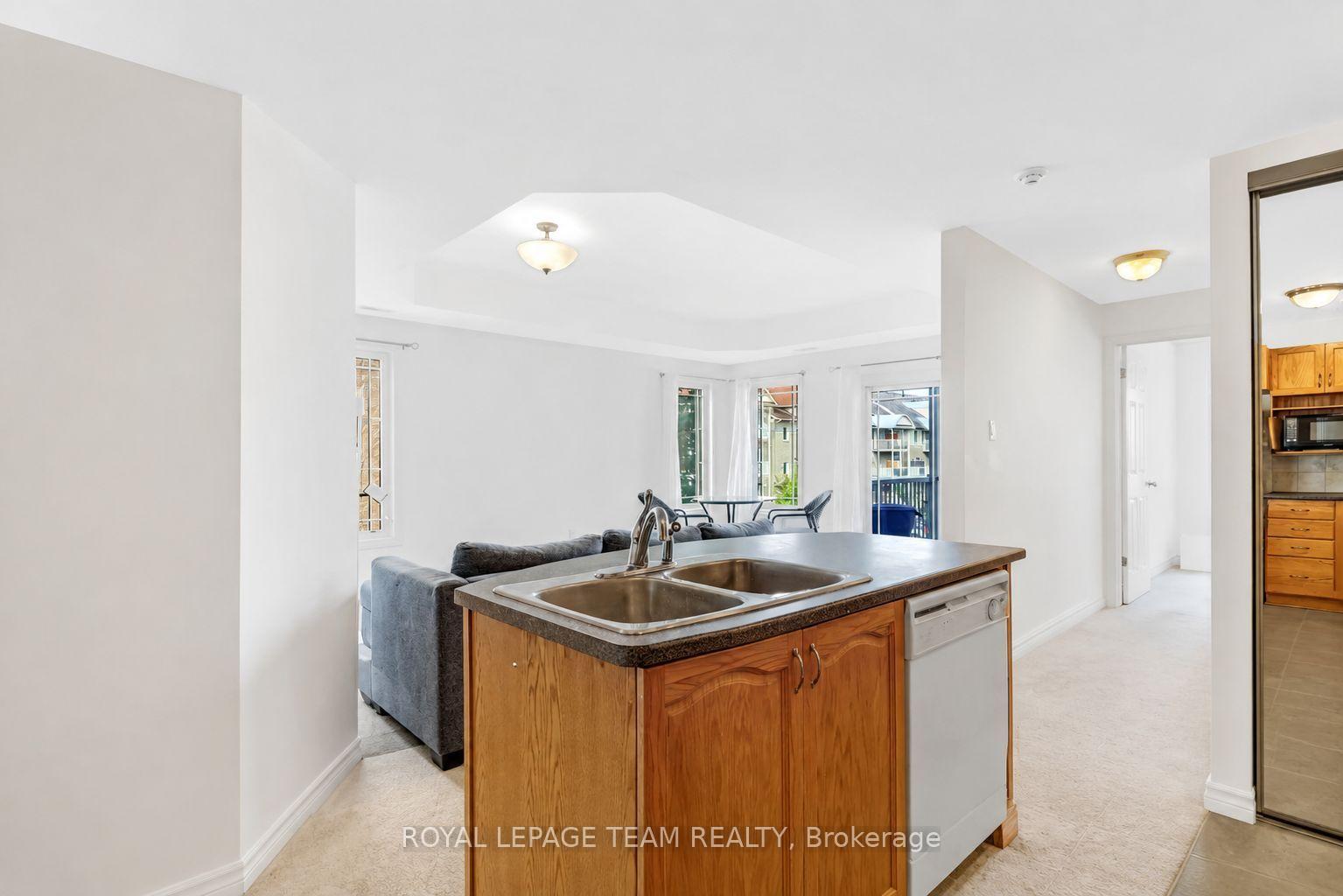 Photo 10 of Unit 6, 200 Paseo Private, Ottawa, Centrepointe — HOMEH