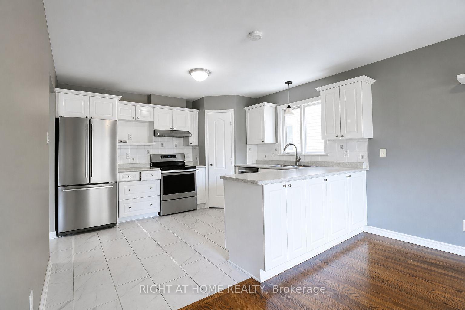 Photo 3 of 18 Roberge Crescent, Ottawa, Kanata - Katimavik — HOMEH