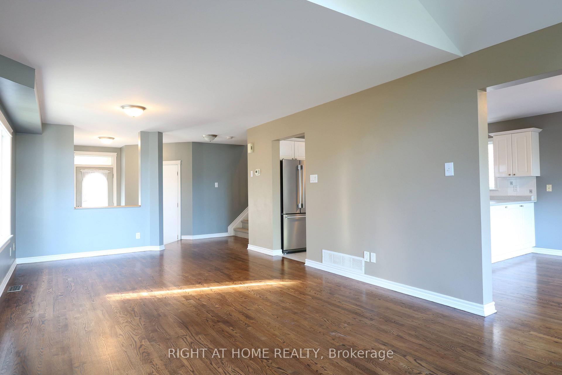 Photo 4 of 18 Roberge Crescent, Ottawa, Kanata - Katimavik — HOMEH