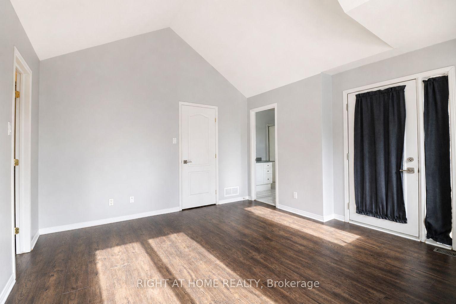 Photo 6 of 18 Roberge Crescent, Ottawa, Kanata - Katimavik — HOMEH