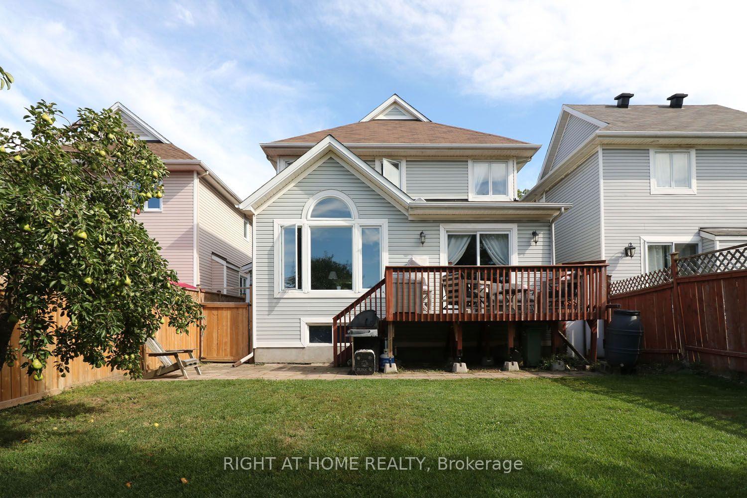 Photo 16 of 18 Roberge Crescent, Ottawa, Kanata - Katimavik — HOMEH