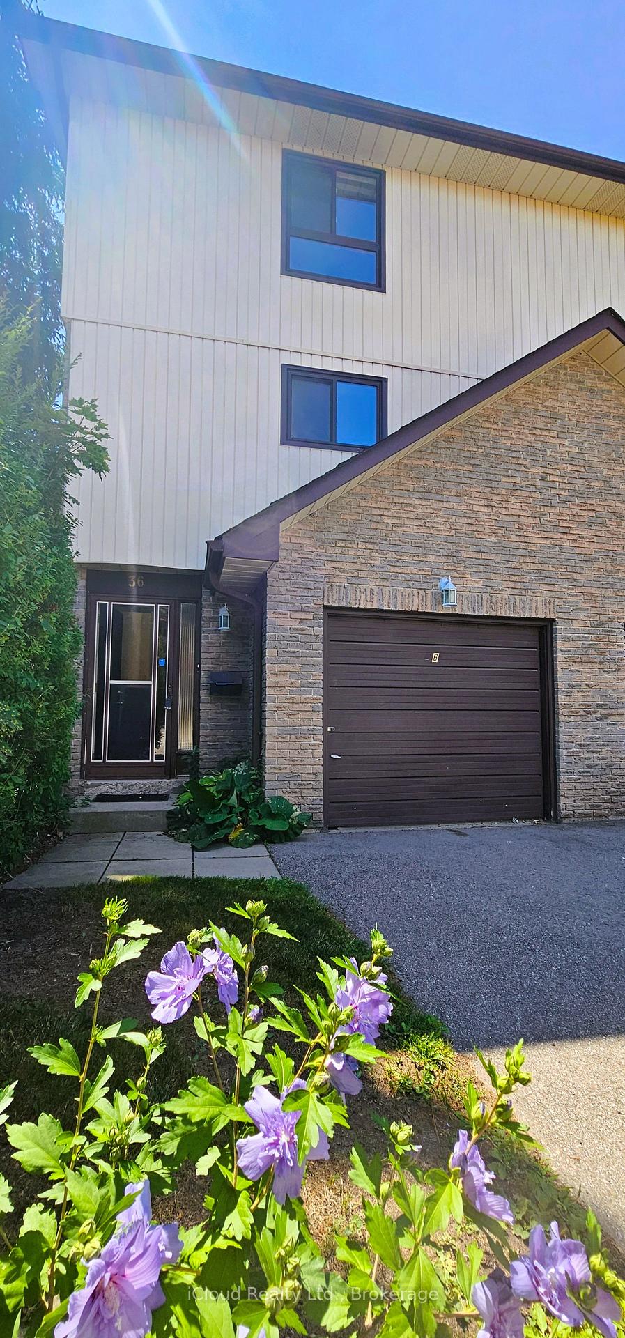 Photo 2 of Unit 36, 36 Dawson Crescent, Brampton, Brampton North — HOMEH