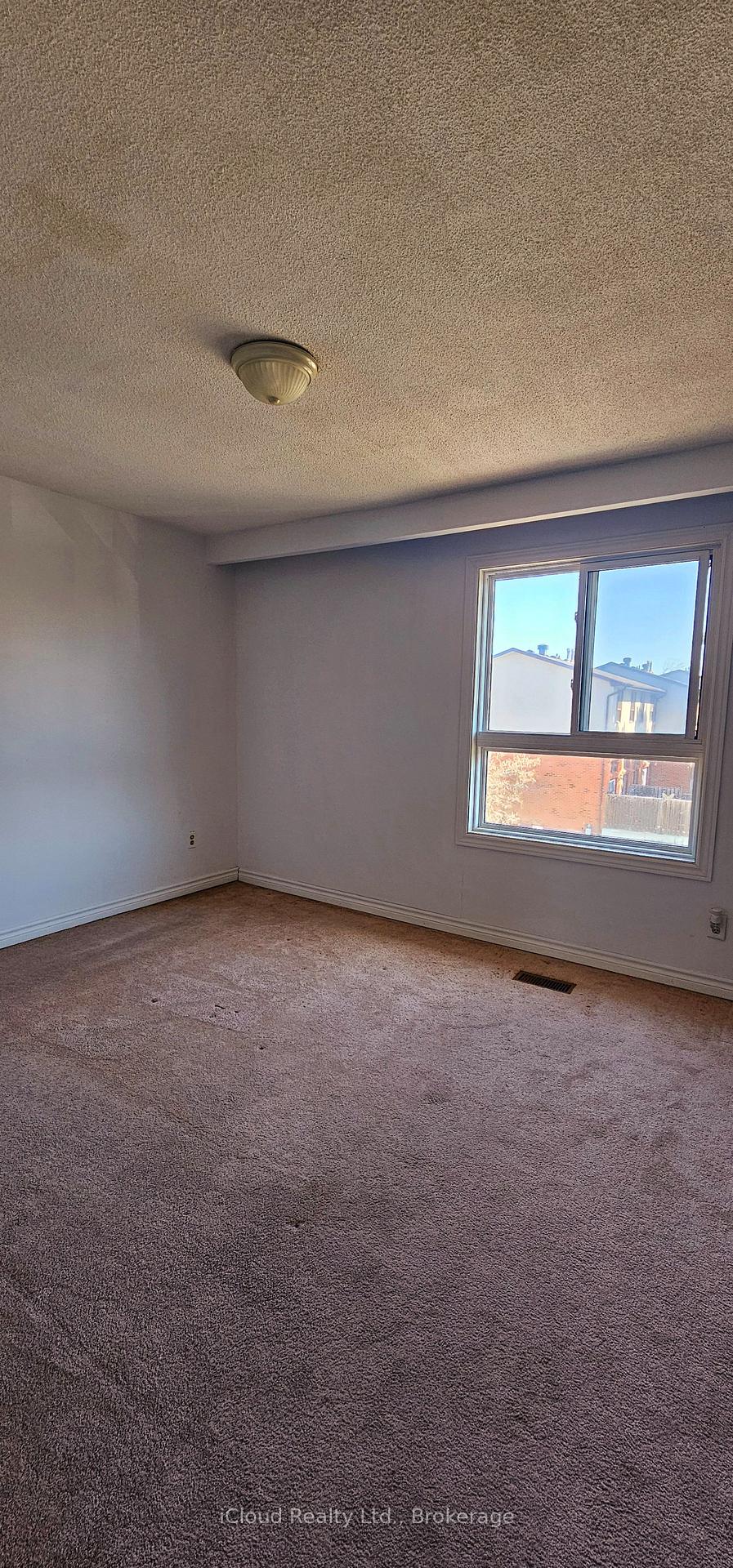 Photo 22 of Unit 36, 36 Dawson Crescent, Brampton, Brampton North — HOMEH