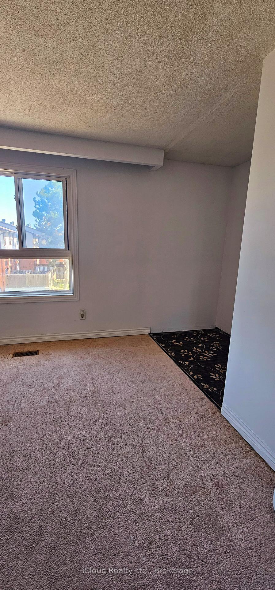 Photo 25 of Unit 36, 36 Dawson Crescent, Brampton, Brampton North — HOMEH
