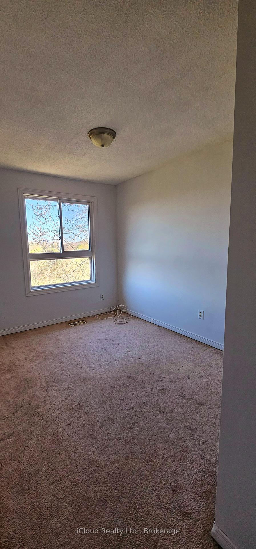 Photo 30 of Unit 36, 36 Dawson Crescent, Brampton, Brampton North — HOMEH