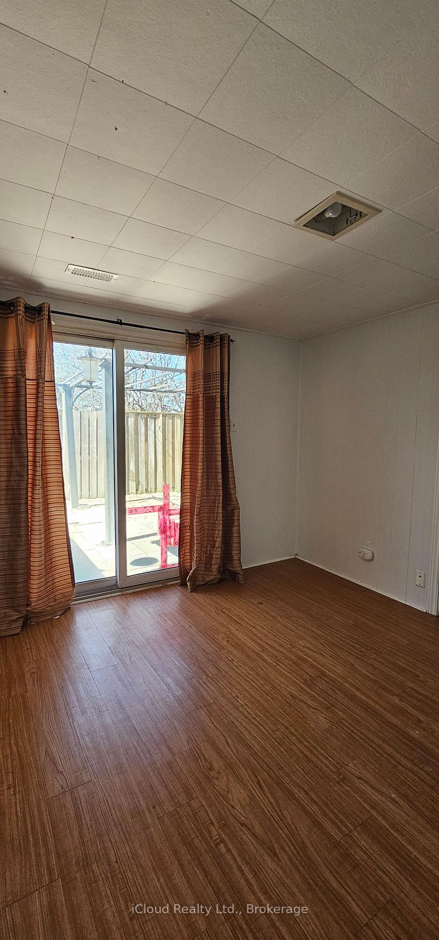 Photo 33 of Unit 36, 36 Dawson Crescent, Brampton, Brampton North — HOMEH