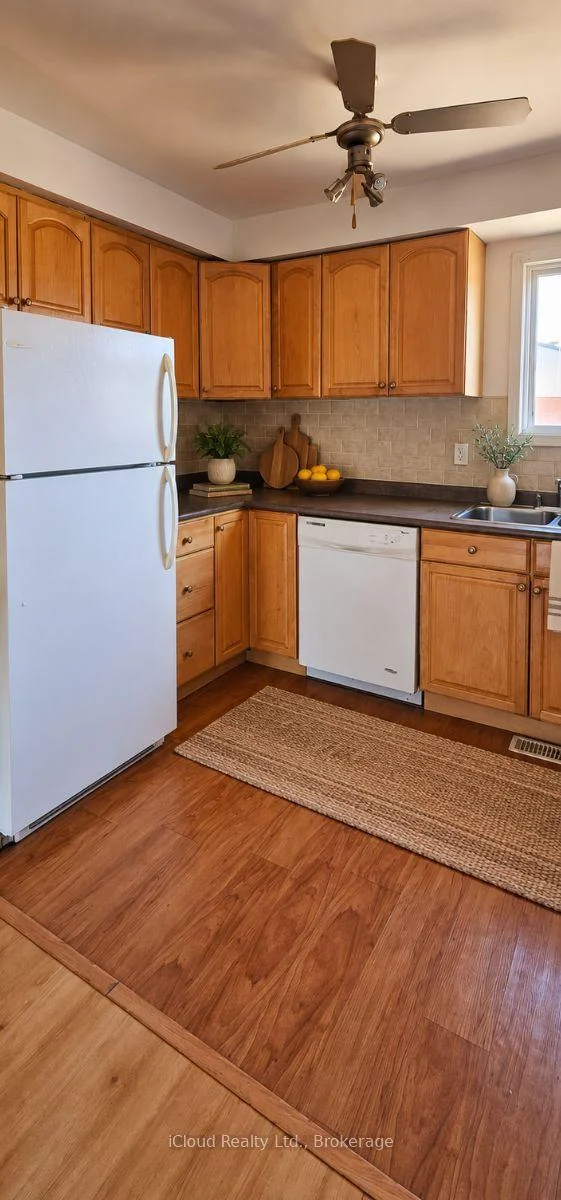 Photo 14 of Unit 36, 36 Dawson Crescent, Brampton, Brampton North — HOMEH