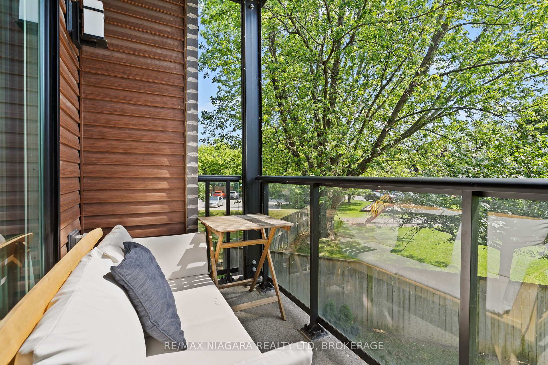 Photo 3 of Unit 203, 212 Lakeport Road, St. Catharines, Lakeport — HOMEH