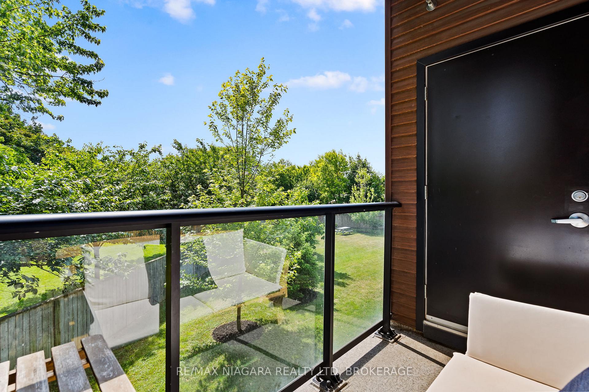 Photo 4 of Unit 203, 212 Lakeport Road, St. Catharines, Lakeport — HOMEH