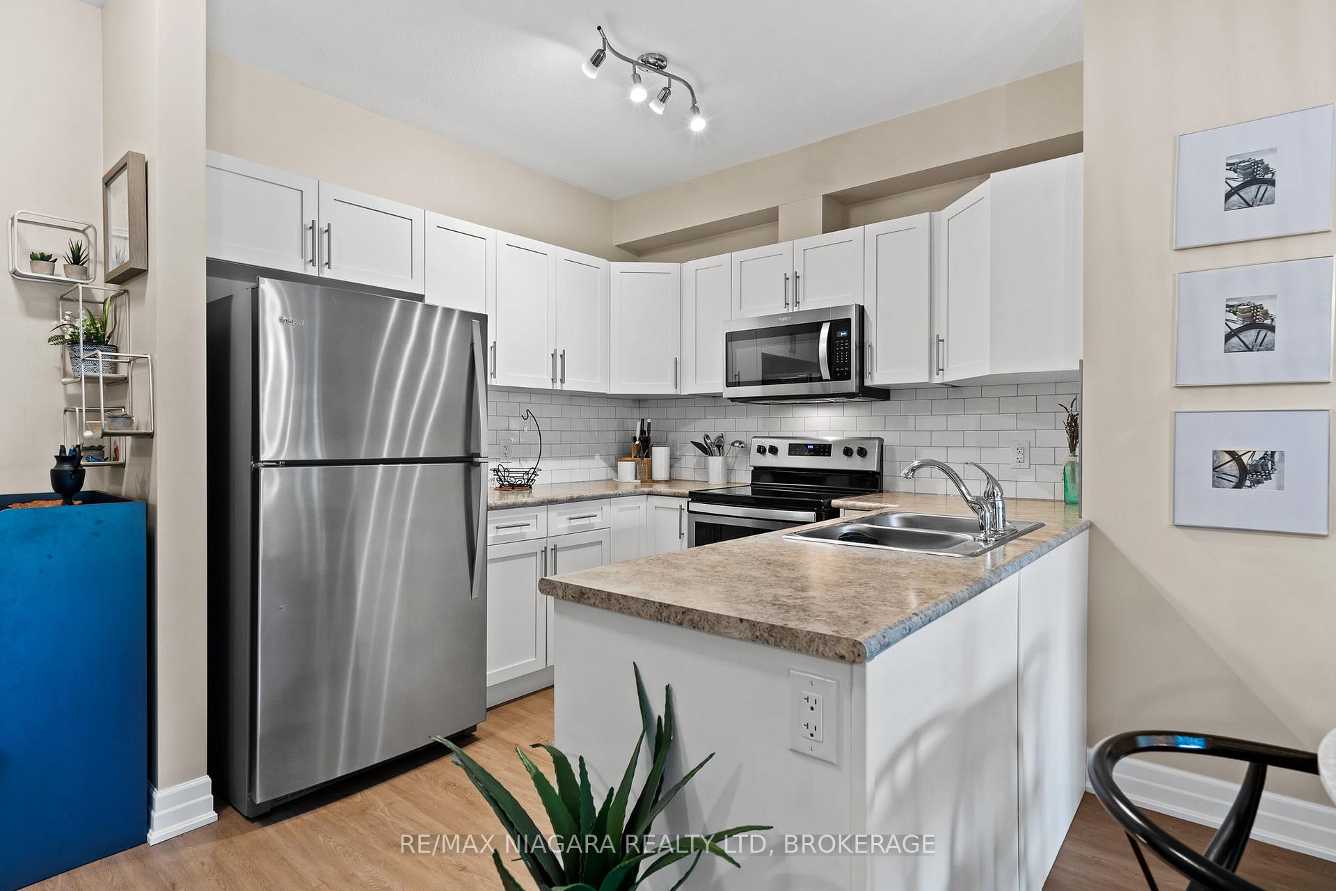 Photo 8 of Unit 203, 212 Lakeport Road, St. Catharines, Lakeport — HOMEH