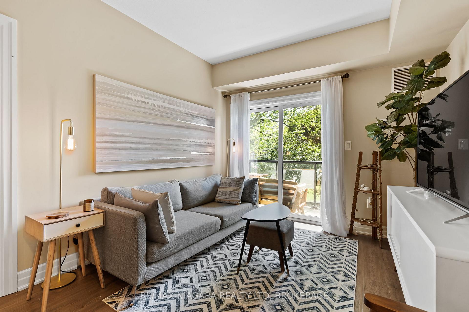 Photo 11 of Unit 203, 212 Lakeport Road, St. Catharines, Lakeport — HOMEH