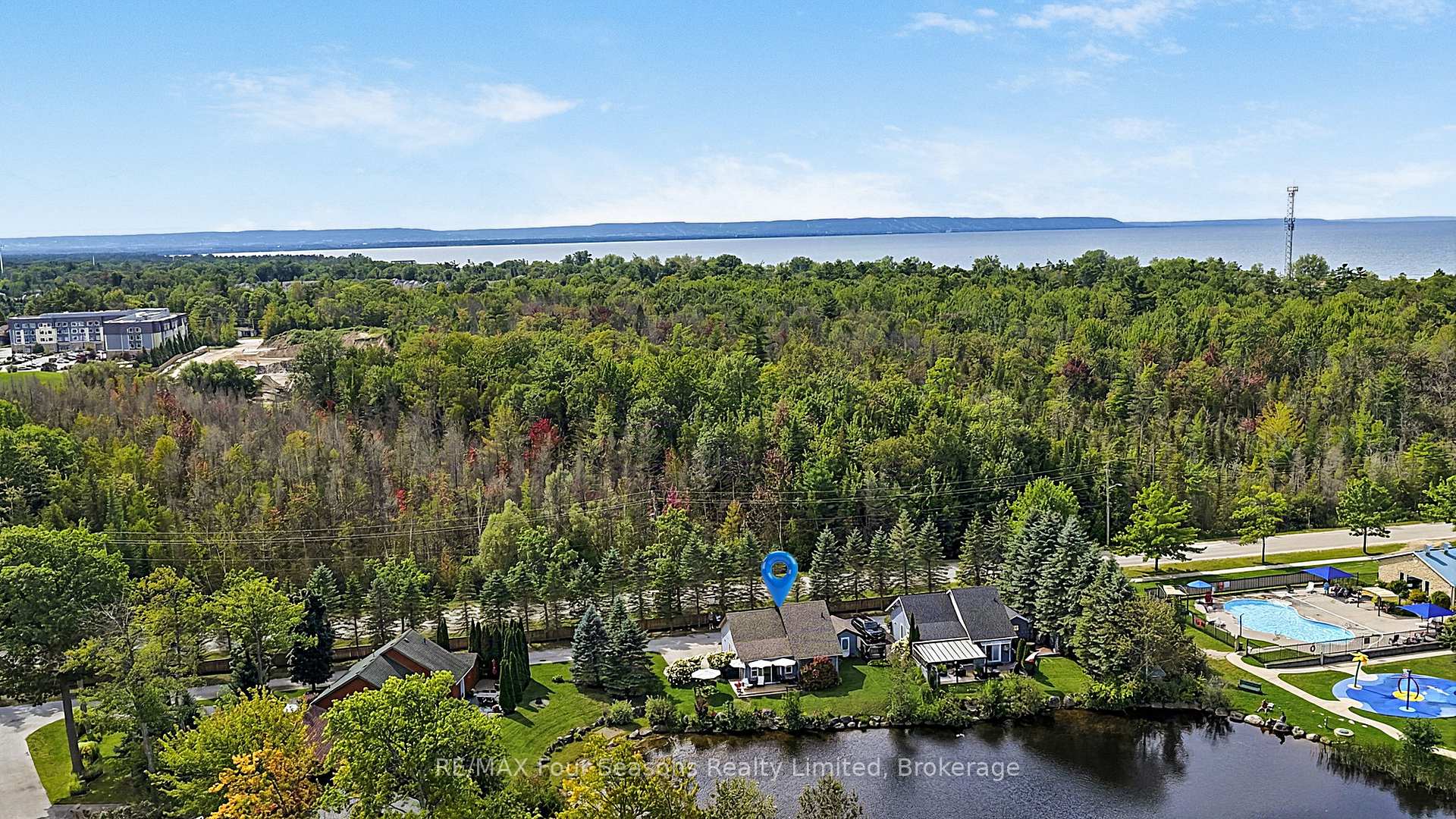 Photo 4 of 47 Cabin Crescent, Wasaga Beach — HOMEH