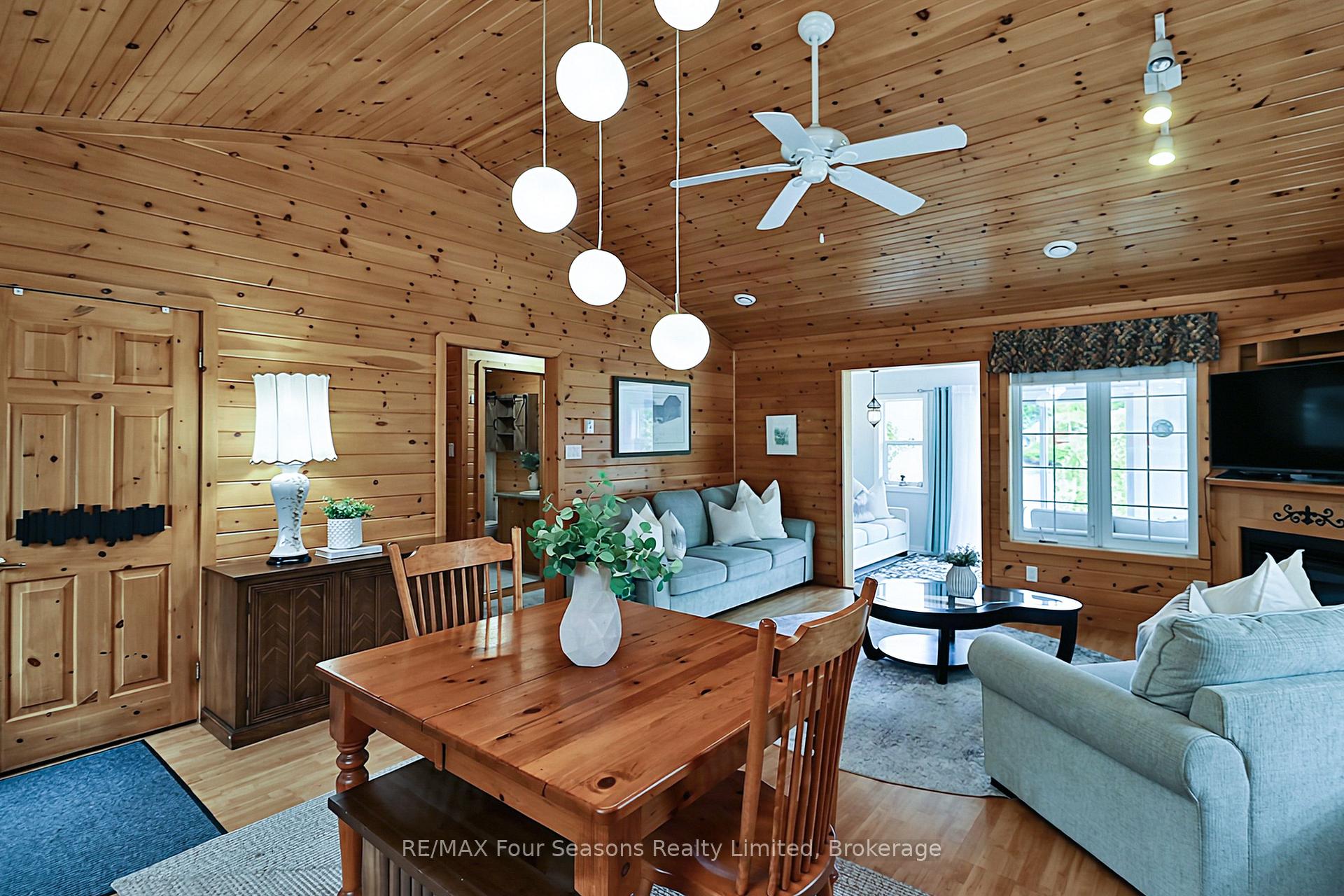 Photo 5 of 47 Cabin Crescent, Wasaga Beach — HOMEH