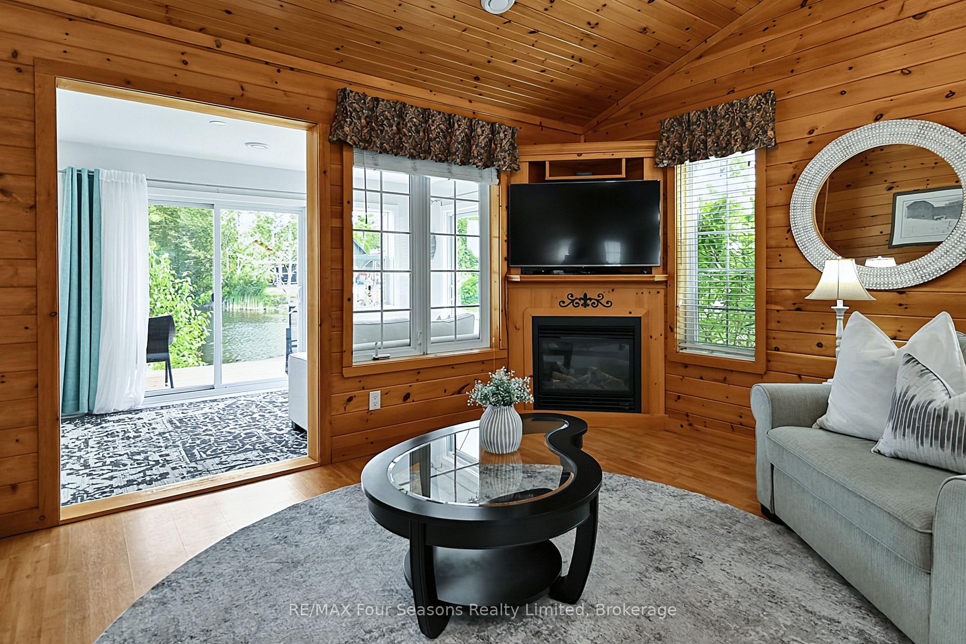 Photo 6 of 47 Cabin Crescent, Wasaga Beach — HOMEH
