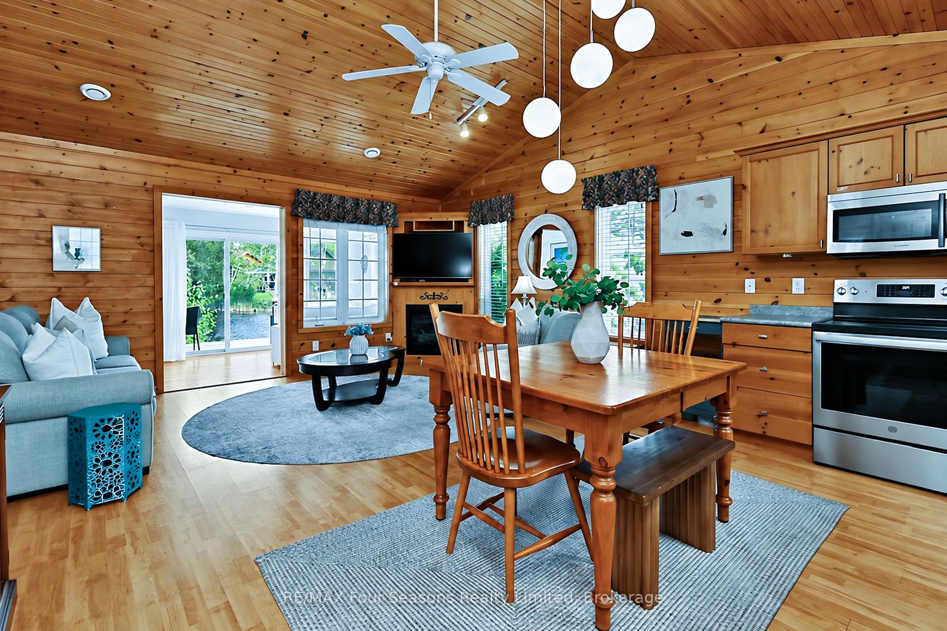 Photo 7 of 47 Cabin Crescent, Wasaga Beach — HOMEH