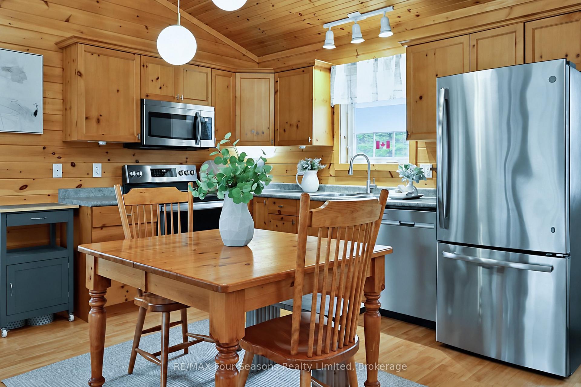 Photo 9 of 47 Cabin Crescent, Wasaga Beach — HOMEH
