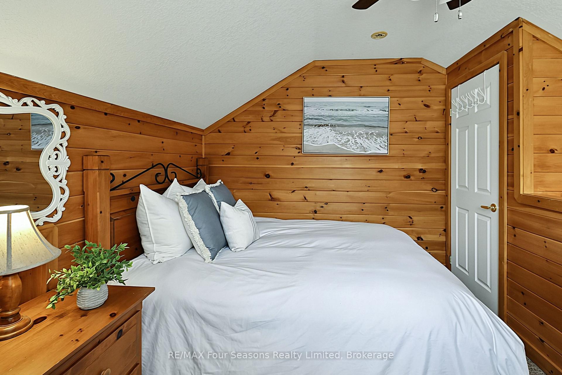 Photo 13 of 47 Cabin Crescent, Wasaga Beach — HOMEH