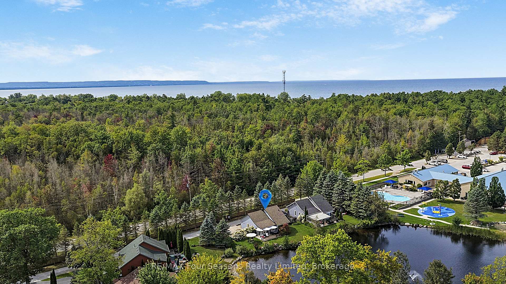 Photo 16 of 47 Cabin Crescent, Wasaga Beach — HOMEH