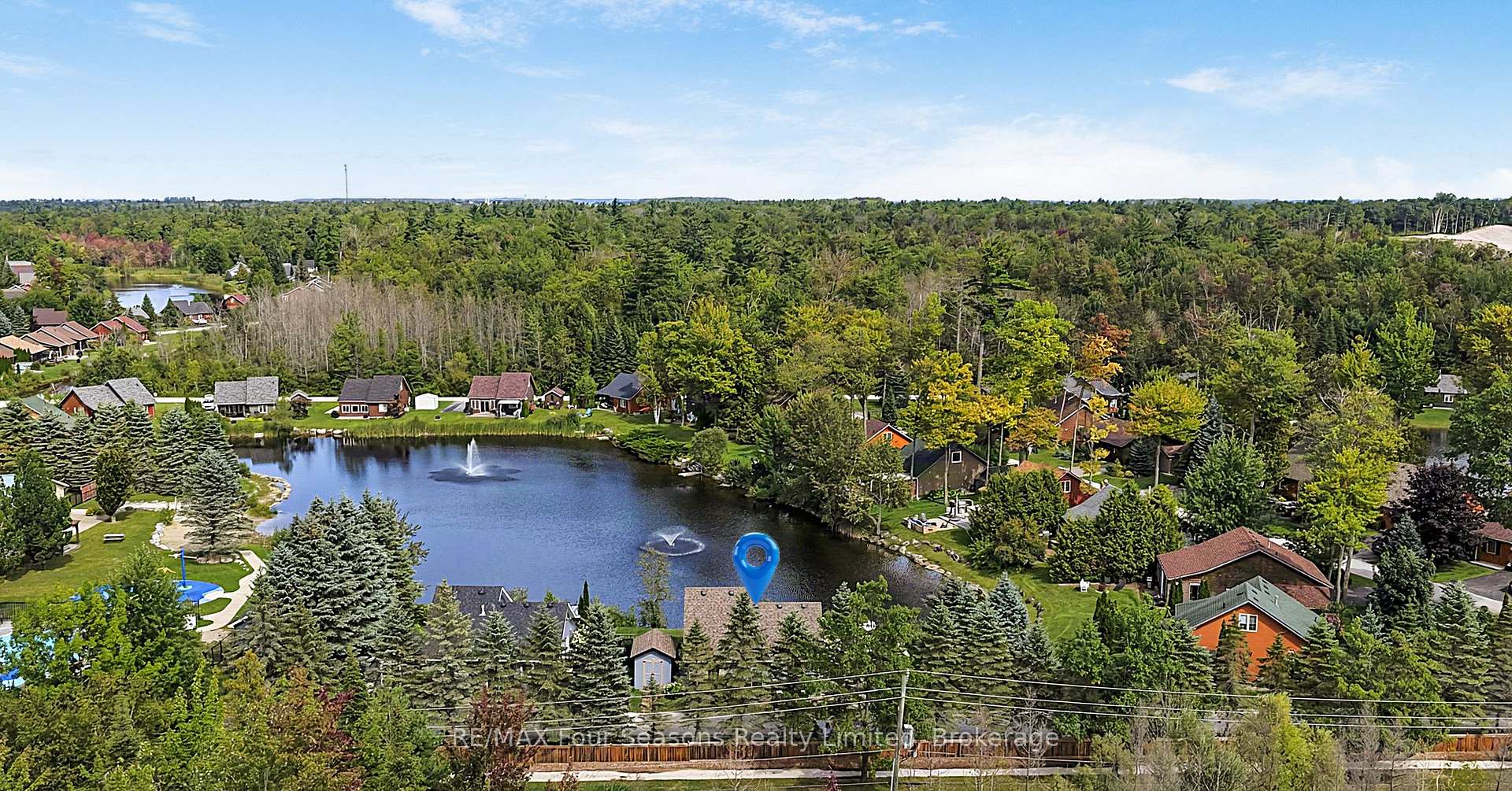 Photo 17 of 47 Cabin Crescent, Wasaga Beach — HOMEH