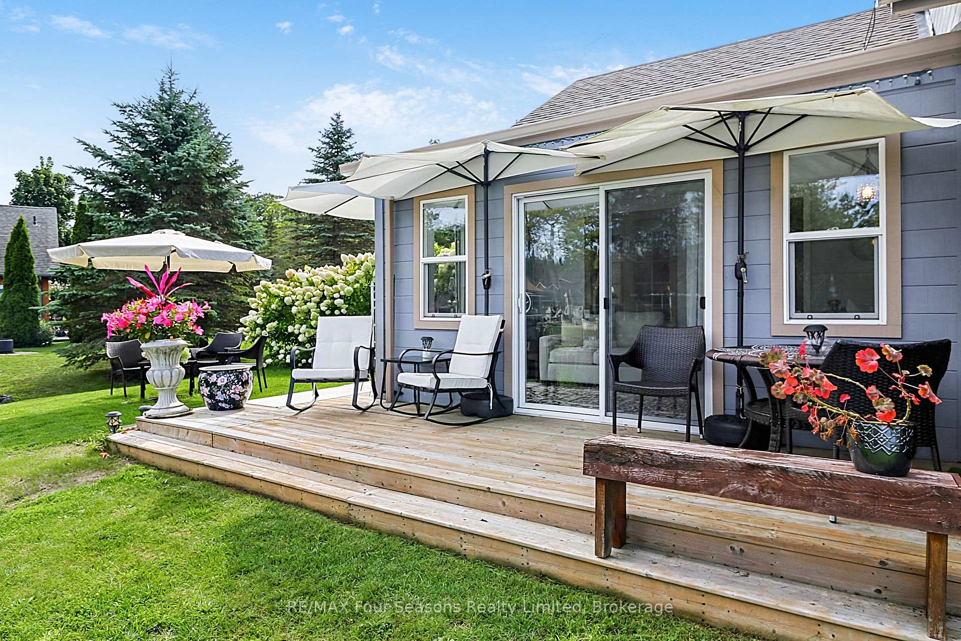 Photo 18 of 47 Cabin Crescent, Wasaga Beach — HOMEH