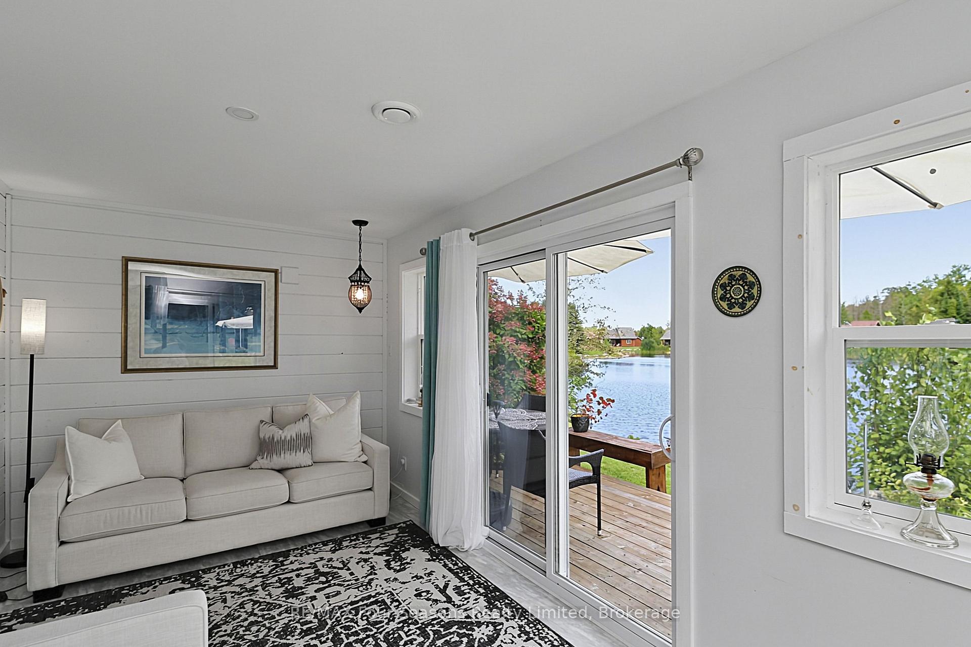 Photo 24 of 47 Cabin Crescent, Wasaga Beach — HOMEH