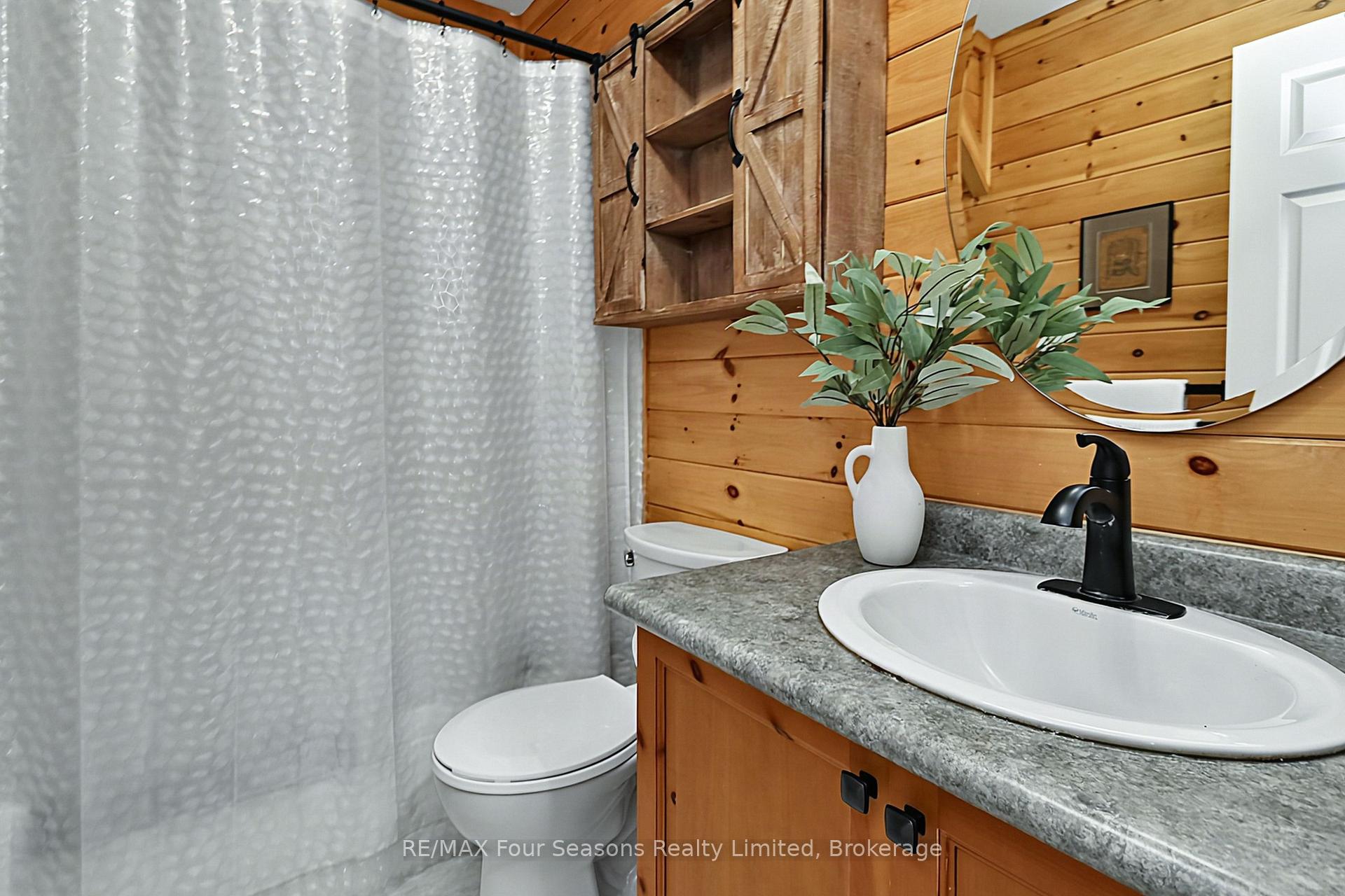 Photo 25 of 47 Cabin Crescent, Wasaga Beach — HOMEH