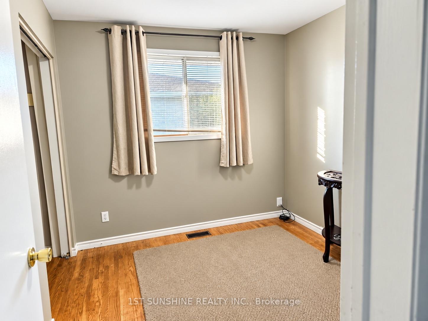 Photo 6 of 65 Winding Way, Brantford, Brier Park — HOMEH