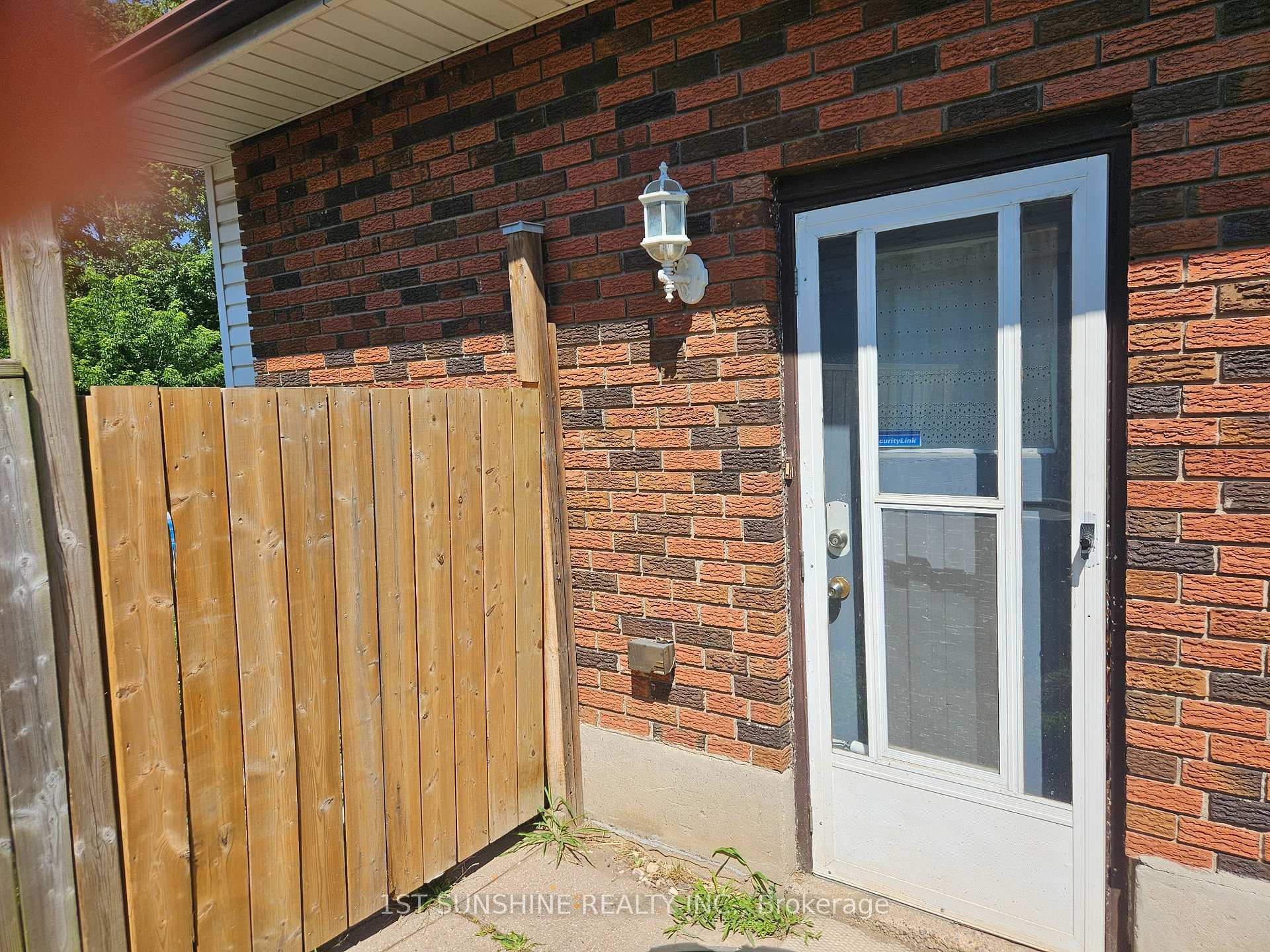 Photo 14 of 65 Winding Way, Brantford, Brier Park — HOMEH