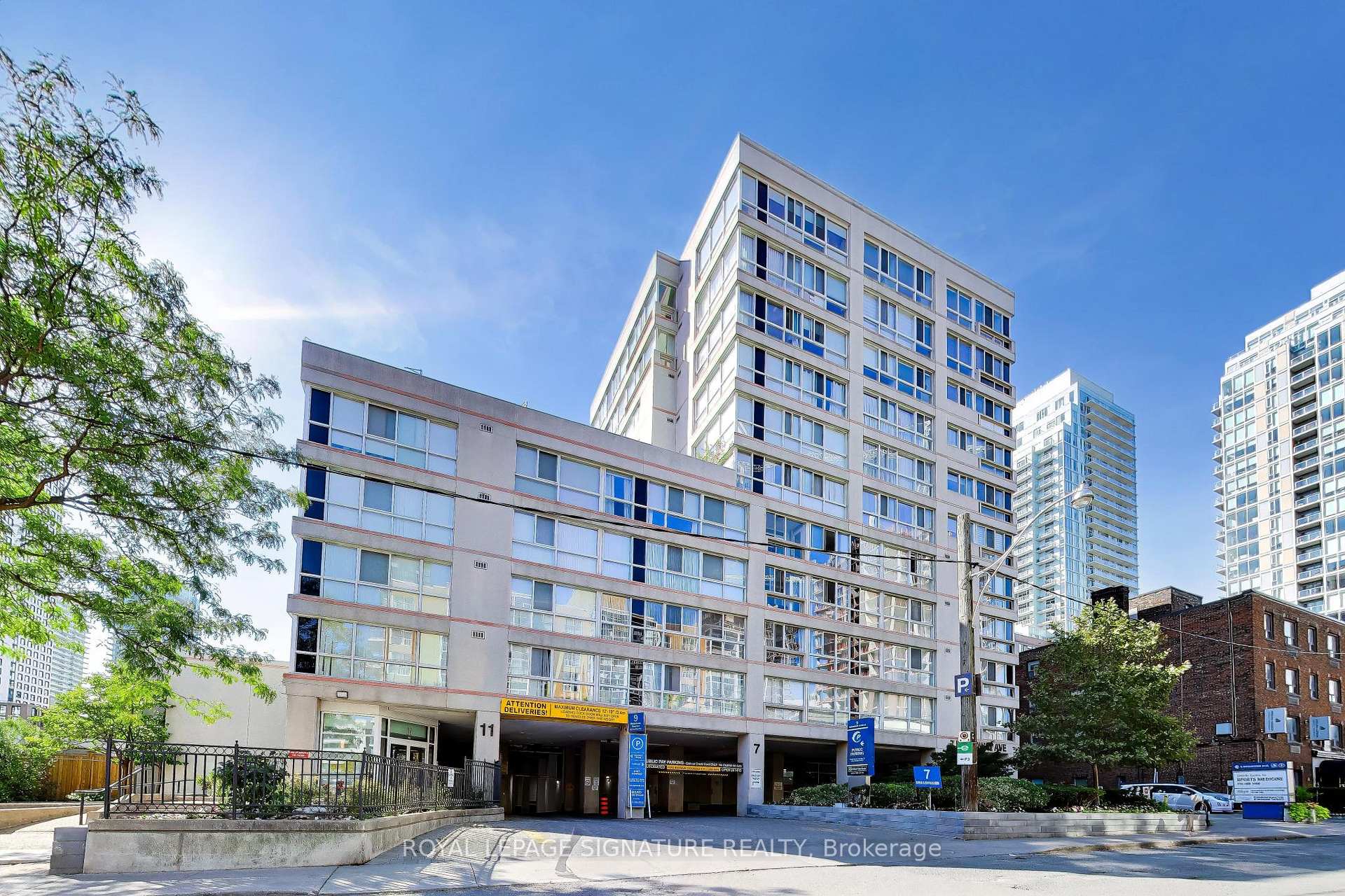 Photo 2 of Unit TH5, 11 Broadway Avenue, Toronto, Mount Pleasant West — HOMEH