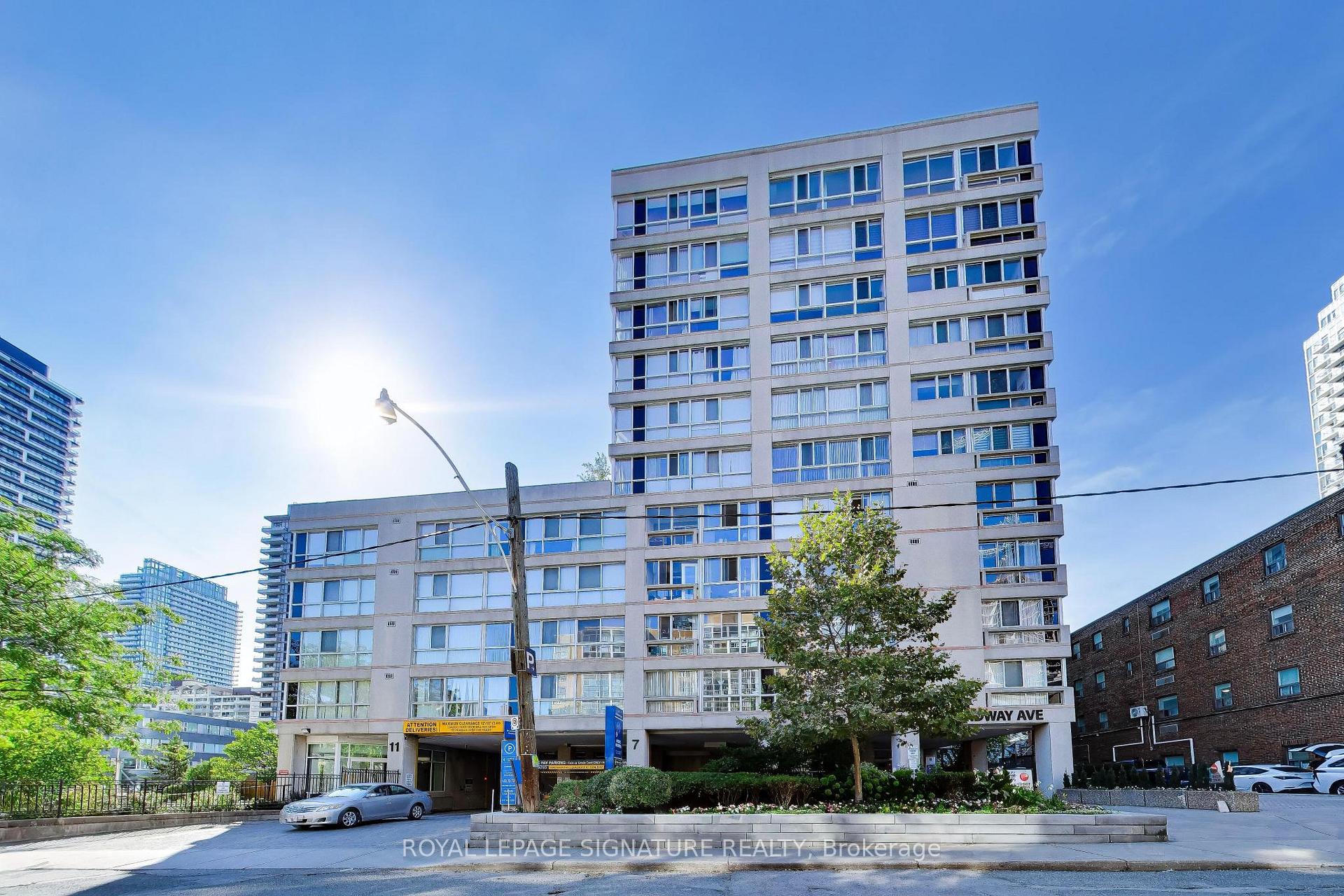 Photo 3 of Unit TH5, 11 Broadway Avenue, Toronto, Mount Pleasant West — HOMEH