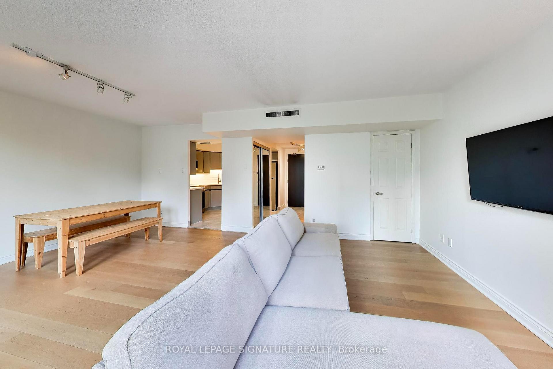 Photo 6 of Unit TH5, 11 Broadway Avenue, Toronto, Mount Pleasant West — HOMEH