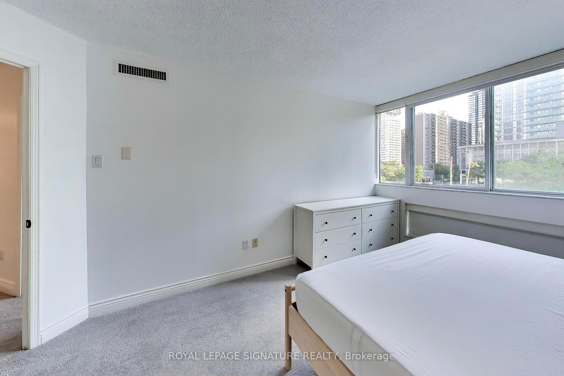 Photo 13 of Unit TH5, 11 Broadway Avenue, Toronto, Mount Pleasant West — HOMEH