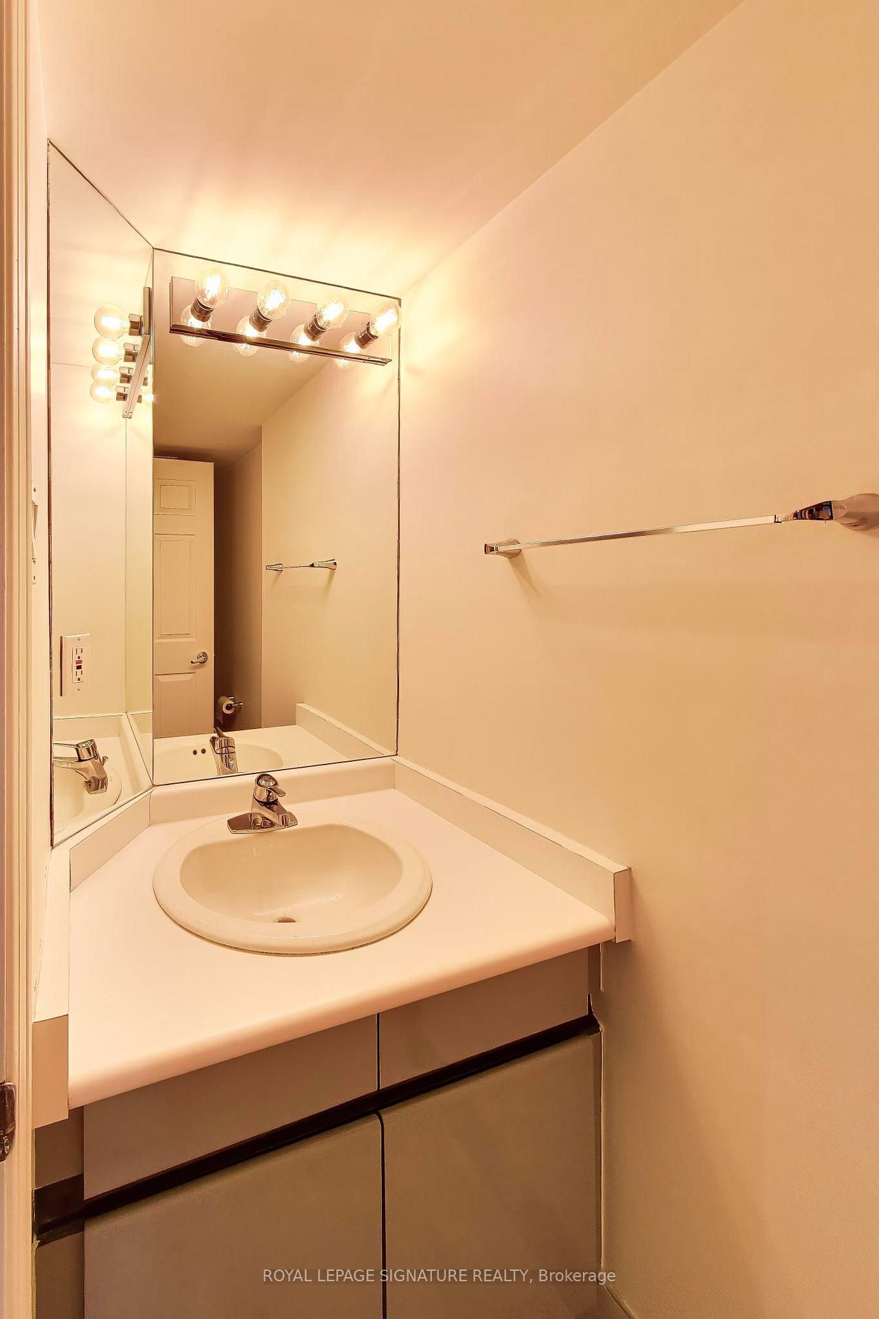 Photo 26 of Unit TH5, 11 Broadway Avenue, Toronto, Mount Pleasant West — HOMEH